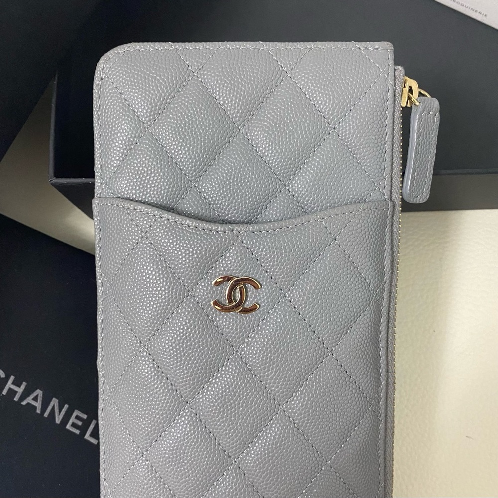 Chanel Phone Card Holder Pouch Interlocking CC logo Zipper Wallet Cute Elegant - Picture 13 of 17